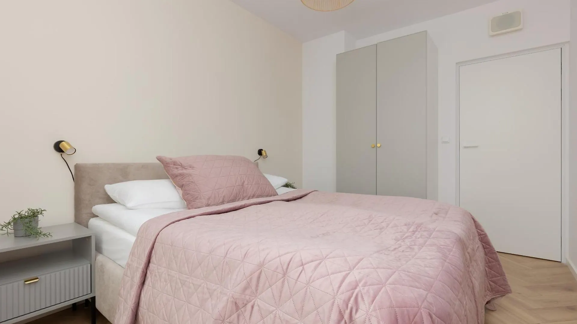 Warsaw Skyline Apartment By Noclegi Renters Poland
