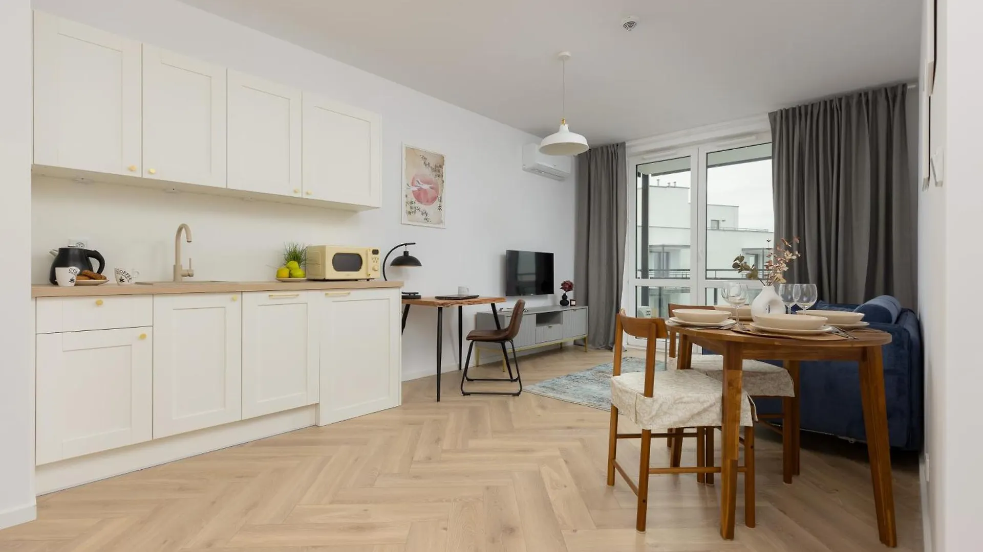 Warsaw Skyline Apartment By Noclegi Renters