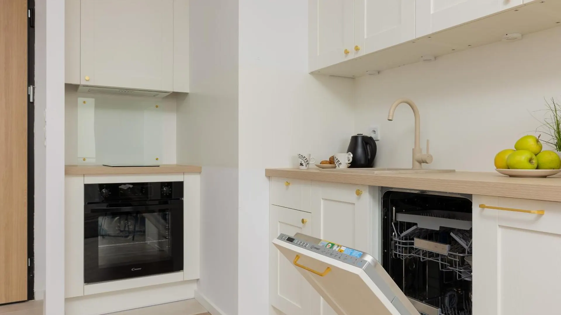 Warsaw Skyline Apartment By Noclegi Renters